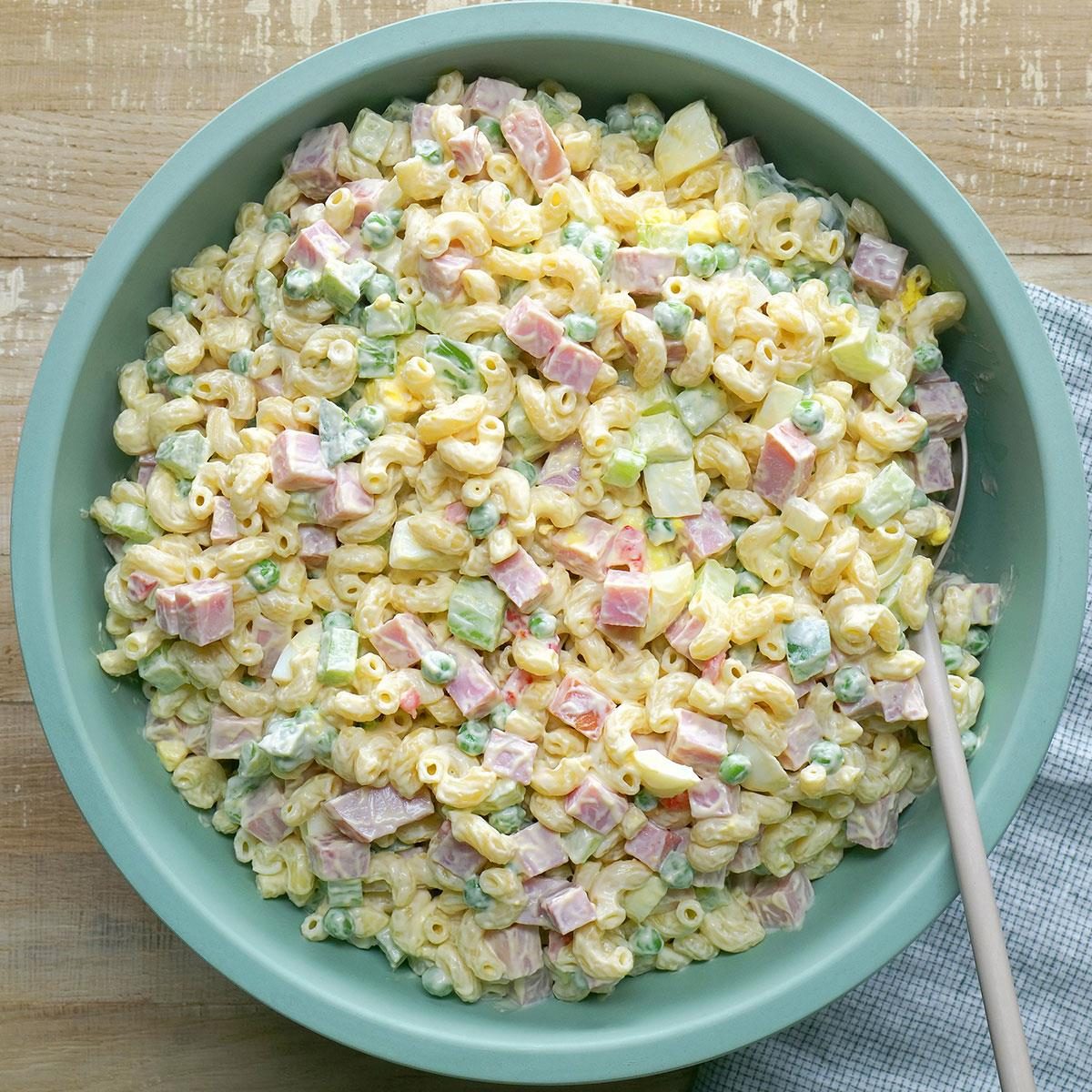 Easy Macaroni Salad Exps Tohvp24 7039 Mf 07 03 2