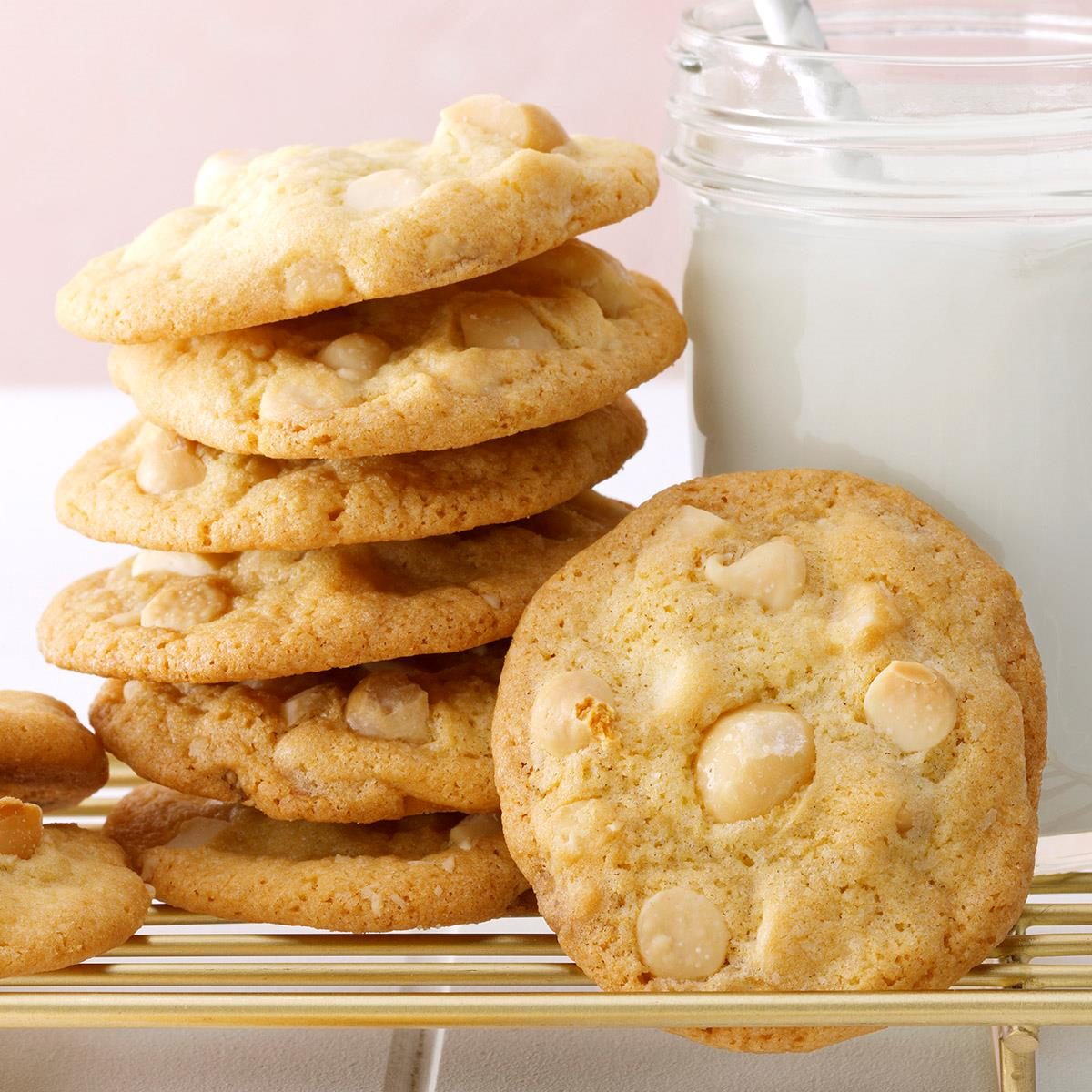 White Chocolate Macadamia Cookies Exps Hcbz22 11164 Dr 05 10 1b